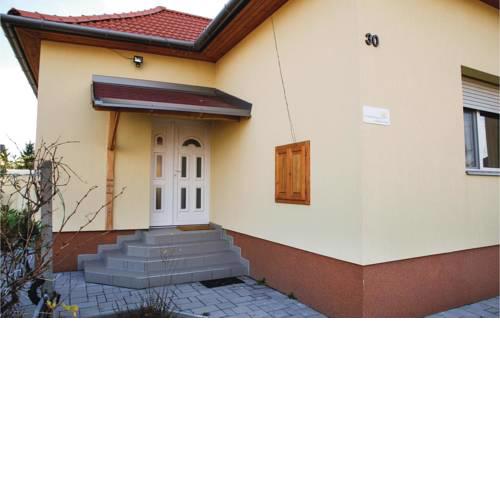 One-Bedroom Apartment in Morahalom