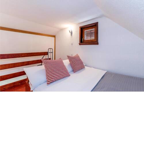 One-Bedroom Apartment in Pirovac