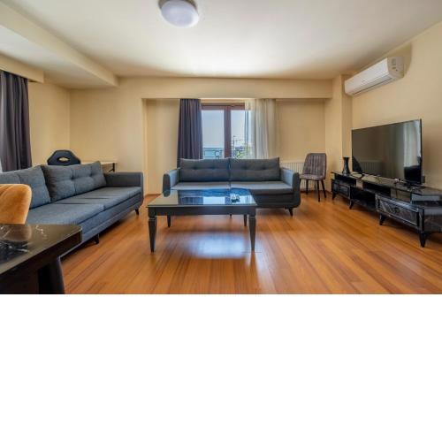 One Bedroom Apartment with Sea View