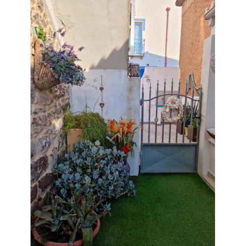 One bedroom appartement at Calasetta 650 m away from the beach with enclosed garden and wifi