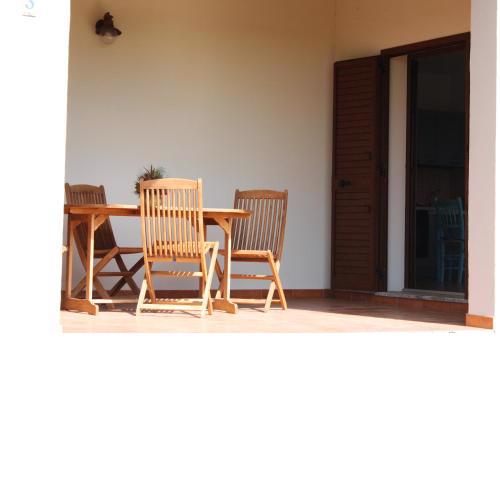 One bedroom appartement at La Ciaccia 500 m away from the beach with sea view shared pool and enclosed garden