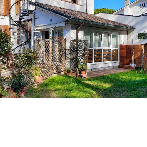 One bedroom appartement at Marina di Ravenna 400 m away from the beach with enclosed garden and wifi