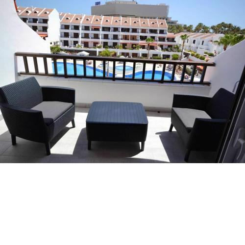 One bedroom appartement at Playa de la Americas 200 m away from the beach with sea view balcony and wifi