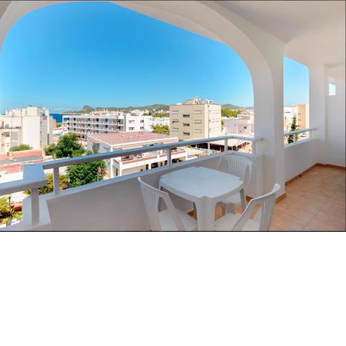 One bedroom appartement at Sant Josep de sa Talaia 250 m away from the beach with sea view shared pool and furnished balcony