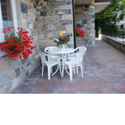 One bedroom appartement with city view and furnished terrace at Livo