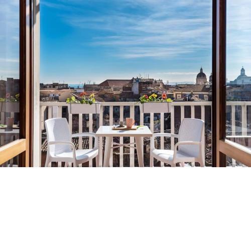 One bedroom appartement with city view balcony and wifi at Catania