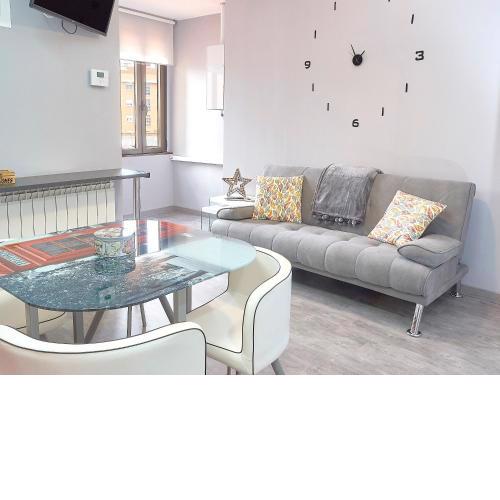 One bedroom appartement with city view balcony and wifi at Leon
