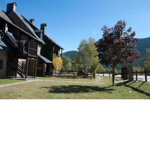 One bedroom appartement with enclosed garden and wifi at Espot