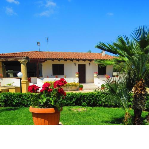 One bedroom appartement with enclosed garden and wifi at Parabita 7 km away from the beach