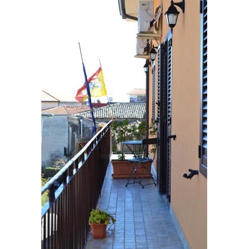 One bedroom appartement with furnished balcony and wifi at Nicolosi