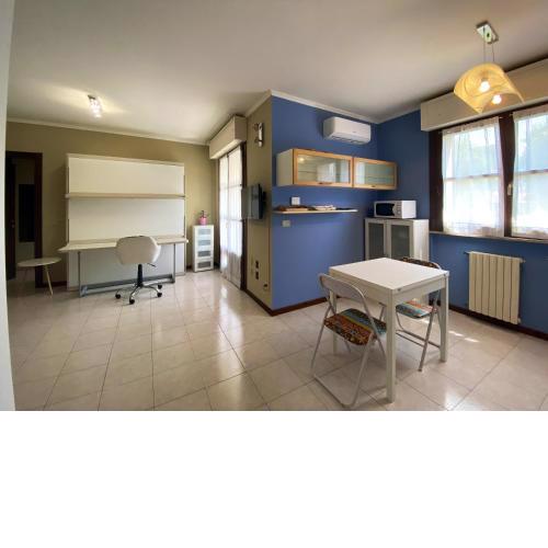 One bedroom appartement with furnished balcony and wifi at Vercelli
