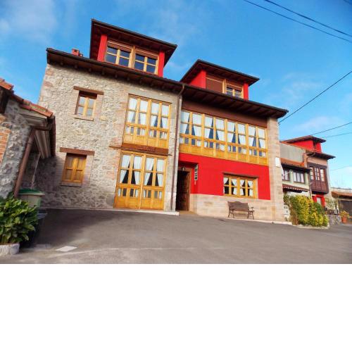 One bedroom appartement with furnished terrace and wifi at Llanes 3 km away from the beach
