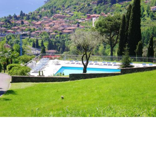 One bedroom appartement with lake view shared pool and enclosed garden at Menaggio