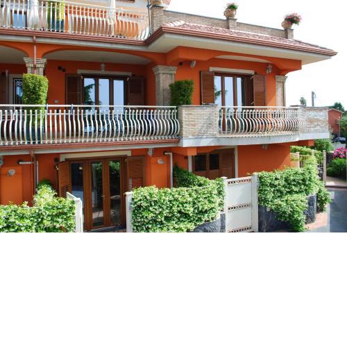One bedroom appartement with sea view enclosed garden and wifi at Trecastagni 9 km away from the beach