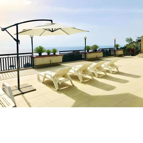One bedroom appartement with sea view furnished terrace and wifi at Taormina