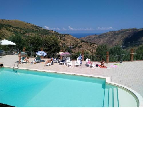 One bedroom appartement with sea view shared pool and enclosed garden at Reitano 5 km away from the beach