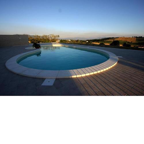 One bedroom appartement with shared pool enclosed garden and wifi at Montecastrilli