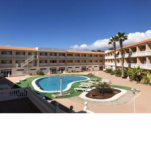 One bedroom appartement with shared pool furnished terrace and wifi at Costa del Silencio 1 km away from the beach