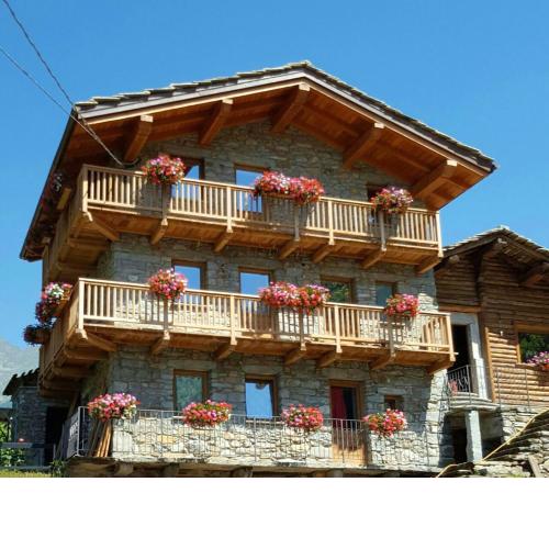 One bedroom chalet with enclosed garden and wifi at Planaz