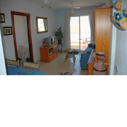 One-bedroom flat 200m from the beach