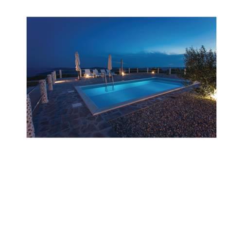 One-Bedroom Holiday Home in Seget Gornji