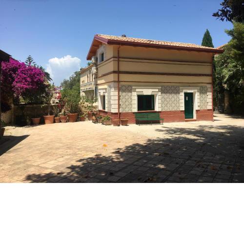 One bedroom house at Crotone 150 m away from the beach with enclosed garden and wifi