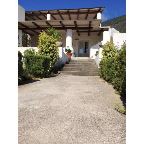 One bedroom house with sea view furnished garden and wifi at Santa Marina Salina 7 km away from the beach