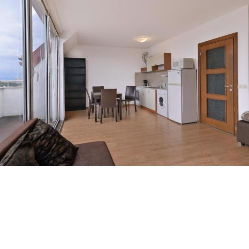 One-Bedroom Maisonette with Spacious Terrace