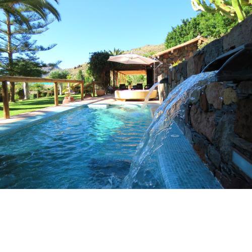 One bedroom villa with jacuzzi enclosed garden and wifi at San Bartolome de Tirajana
