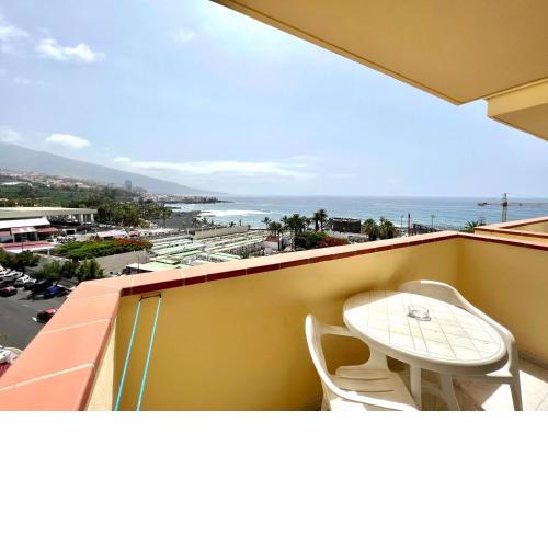 One bedroom with pool and very close to Playa Jardin in Puerto de la Cruz