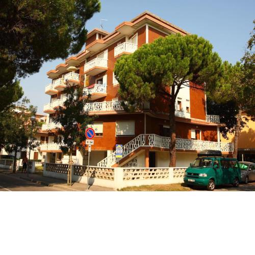 One-Room Apartment with balcony and elevator - By Beahost Rentals