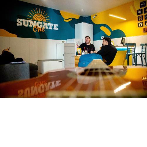 Onefam Sungate
