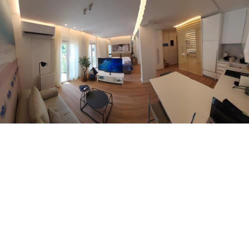 Open Plan 42sqm Renovated Apartment 15 minutes from Acropolis