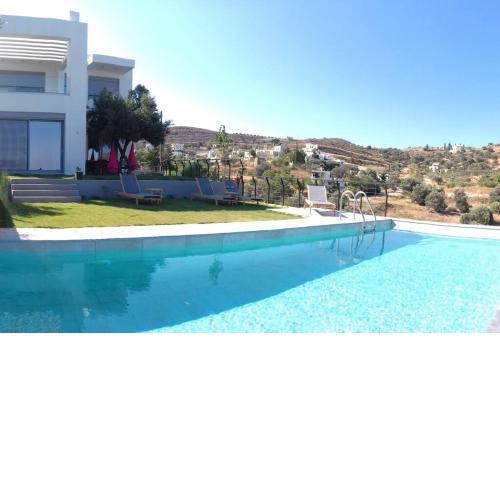 open sky villa kamilari