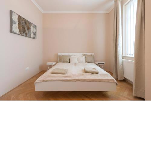 OPERA & BASILICA 2 BEDROOMS WITH BALCONY