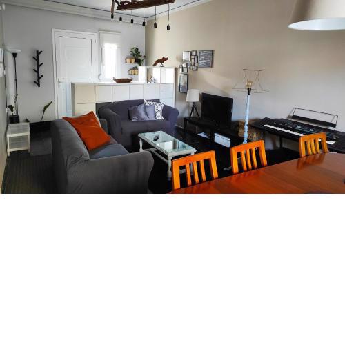 ΤΟ ΔΙΑΜΕΡΙΣΜΑ ΤΗΣ ΜΑΙΡΗΣ or MARY'S APARTMENT
