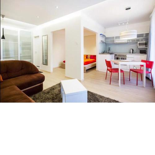 ORANGEHOMES one bedroom Modern apartment in the city center