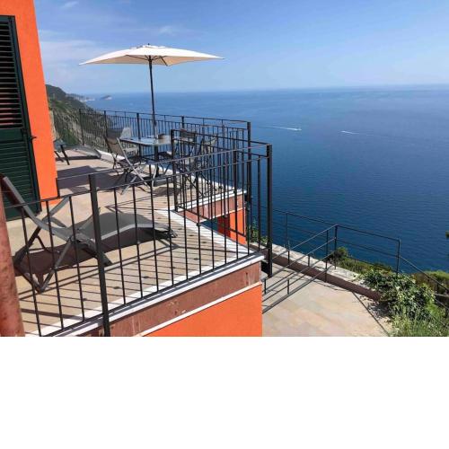 OrangeHouse Cinque Terre. Private parking