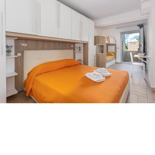 ORISTANO CAMERA ARANCIO max 3pers,BAGNO,USO CUCINA