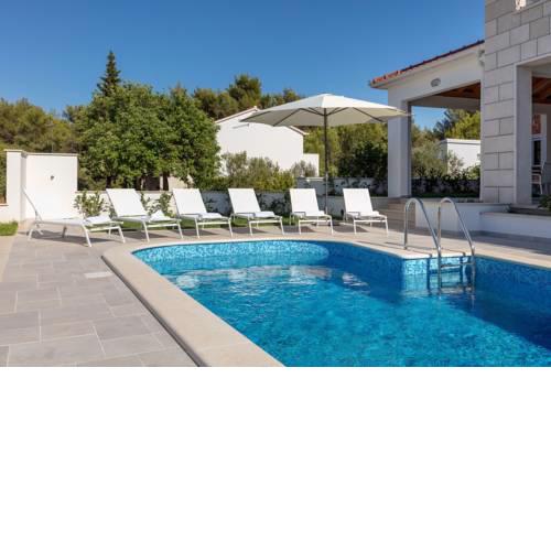 Osibova Villa Sleeps 8 Pool WiFi