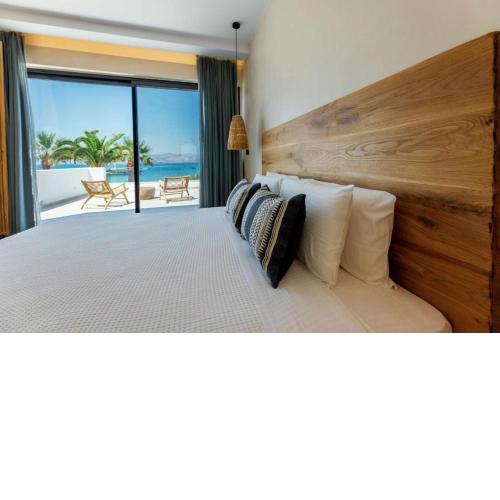 Ostrako Beachside Suites
