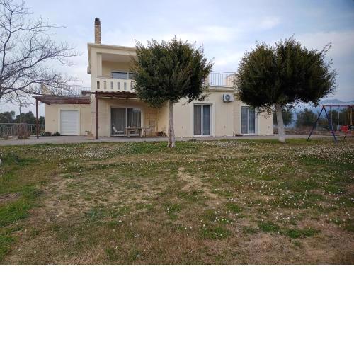 Ηouse for nomads or families in the countryside