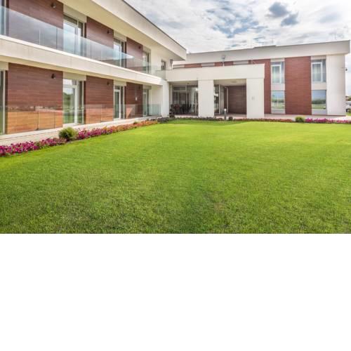Outlet Hotel