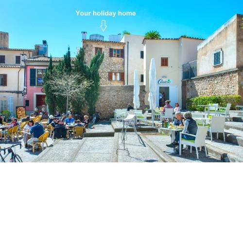 Owl Booking Villa La Padrina - Walking to the Old Town