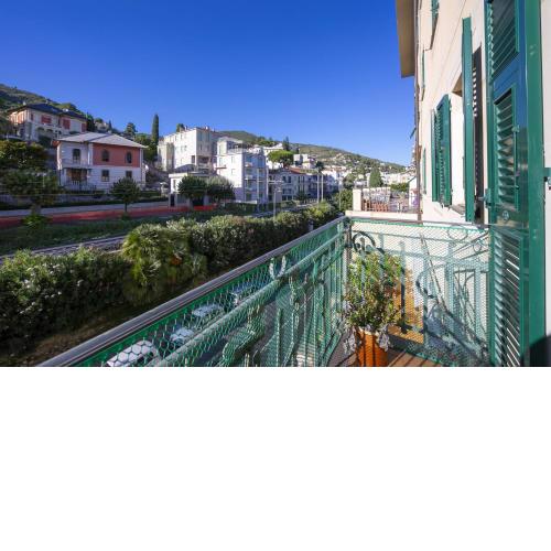 Palace Apartment 250m From Sea - Happy Rentals