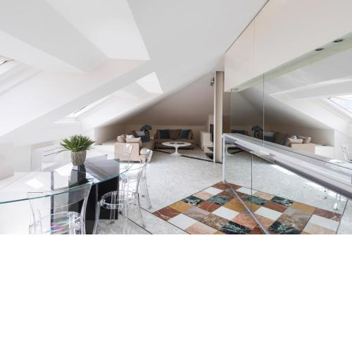 Palace Apartment Lake Como, by R Collection Apartments