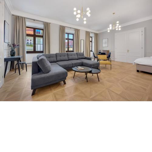 Palace Apartments *BRAND-NEW*