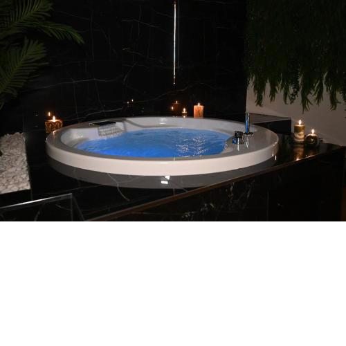 Palace Eight - Suites & Spa