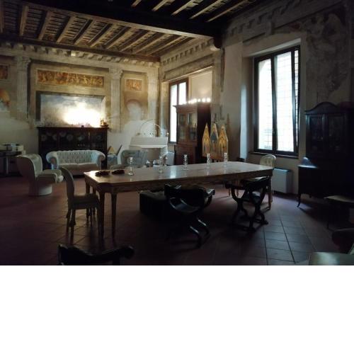 Palazzo cinquecentesco con giardino interno