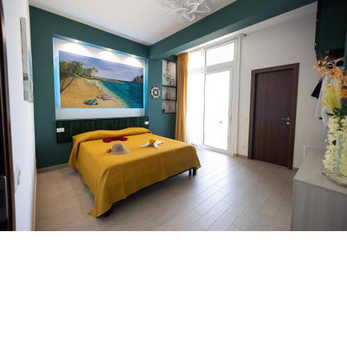 PalerMonAmour's rooms